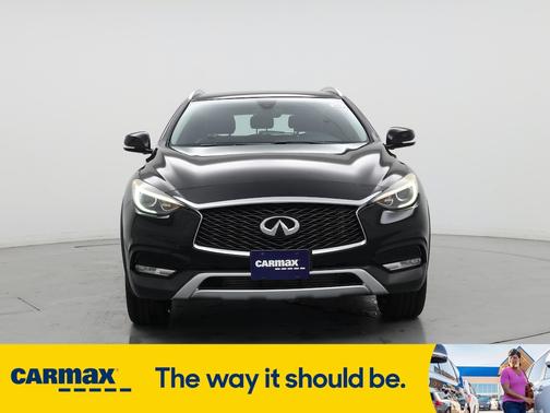 2017 INFINITI QX30 Premium