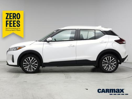 White 2023 Nissan Kicks SV