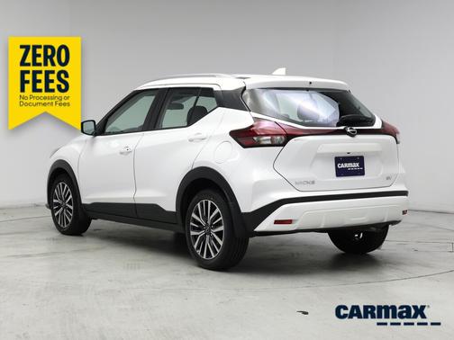 White 2023 Nissan Kicks SV