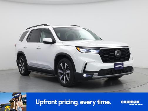 White 2024 Honda Pilot Touring