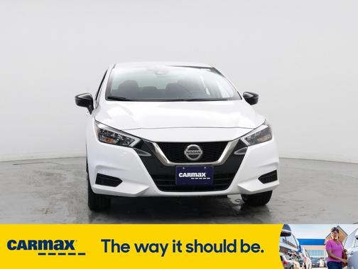 2022 Nissan Versa SR