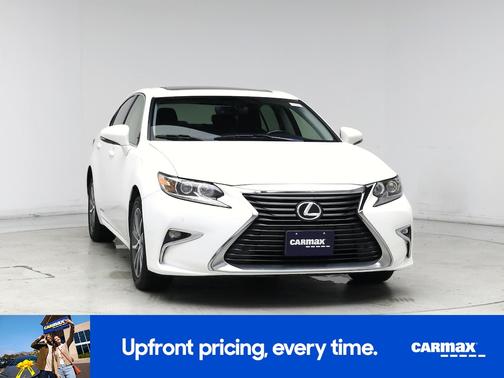 White 2016 Lexus ES 300h