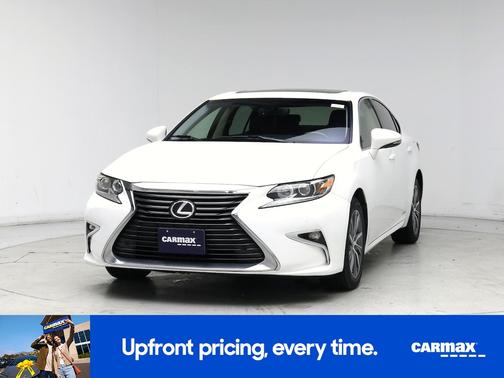 White 2016 Lexus ES 300h