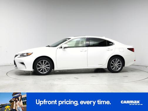 White 2016 Lexus ES 300h