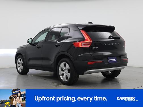 2022 Volvo XC40 T5 Momentum