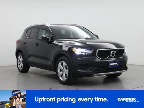 2022 Volvo XC40 T5 Momentum