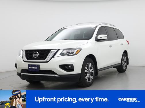 White 2017 Nissan Pathfinder SL