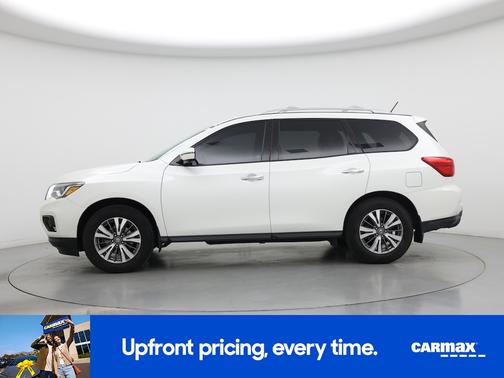 White 2017 Nissan Pathfinder SL