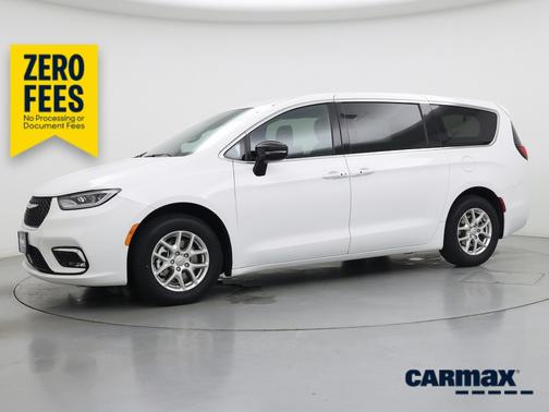White 2025 Chrysler Pacifica Select