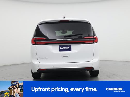White 2025 Chrysler Pacifica Select