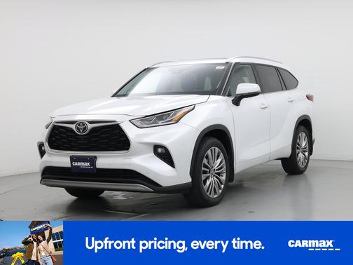 White 2022 Toyota Highlander Platinum