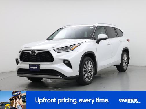 White 2022 Toyota Highlander Platinum