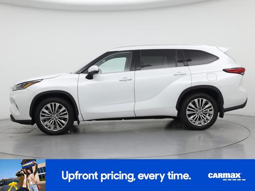 White 2022 Toyota Highlander Platinum