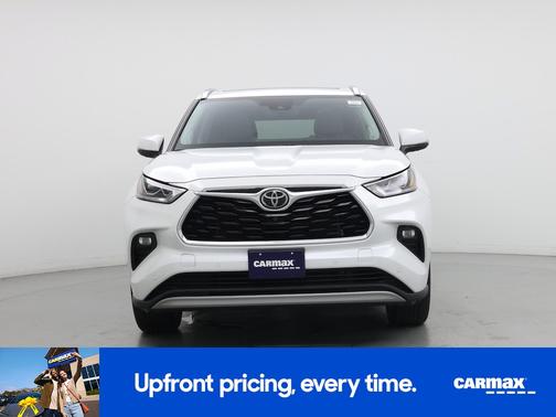 White 2022 Toyota Highlander Platinum