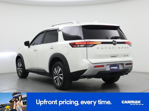 White 2024 Nissan Pathfinder SL