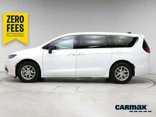 White 2025 Chrysler Pacifica Select