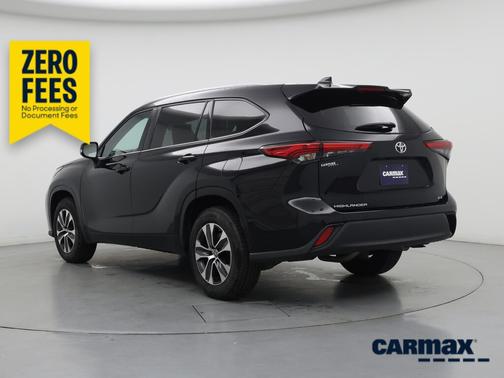 Black 2022 Toyota Highlander XLE