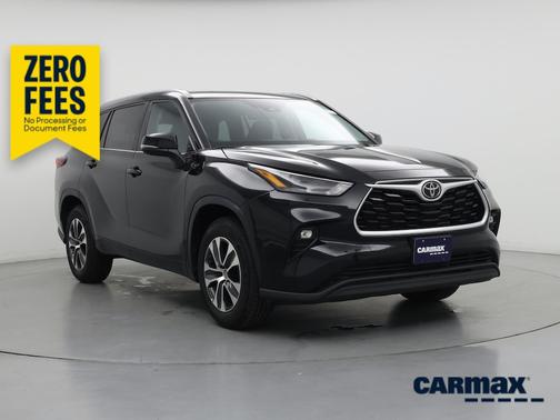 Black 2022 Toyota Highlander XLE