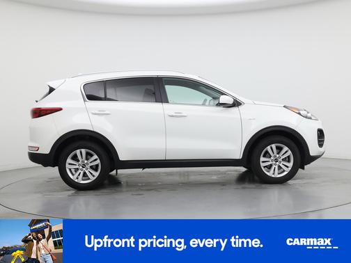 White 2018 Kia Sportage LX