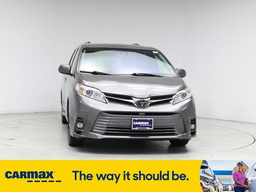 2020 Toyota Sienna XLE