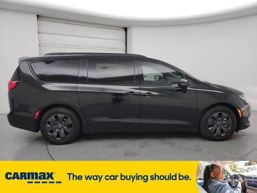 2020 Chrysler Pacifica Hybrid Red S