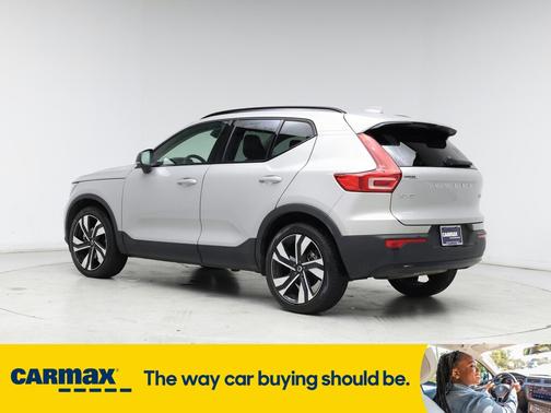 2023 Volvo XC40 B5 Ultimate Dark Theme