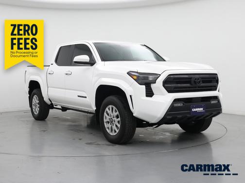 White 2024 Toyota Tacoma SR5