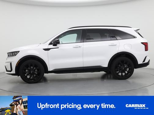 White 2023 Kia Sorento SX