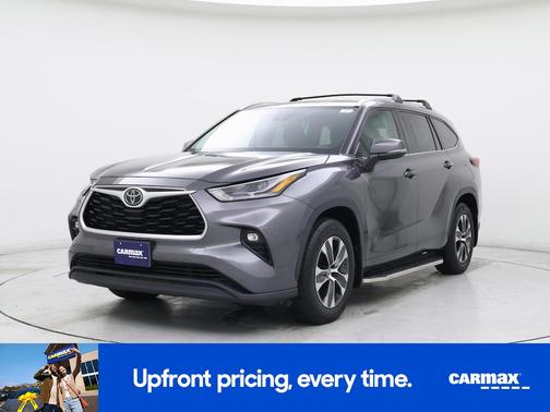 Gray 2021 Toyota Highlander XLE