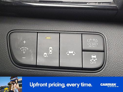 White 2018 Kia Niro EX