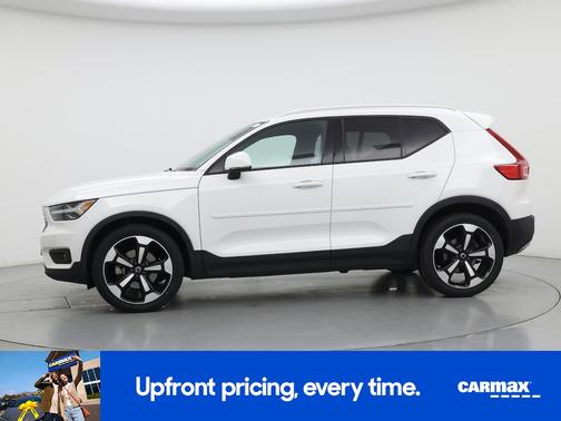 White 2020 Volvo XC40 T5 Momentum