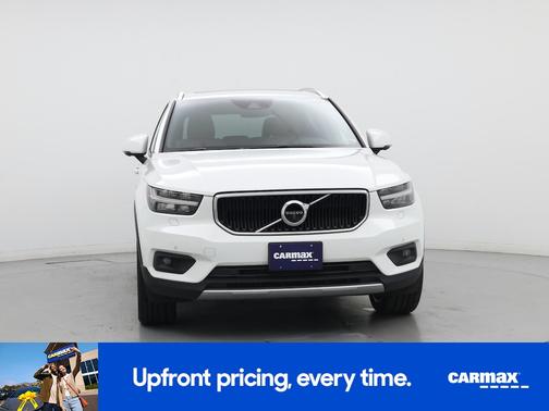 White 2020 Volvo XC40 T5 Momentum