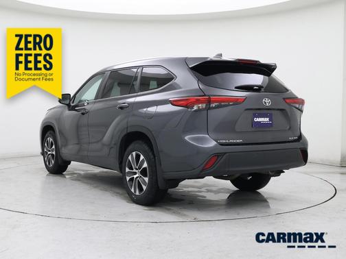 Gray 2023 Toyota Highlander XLE