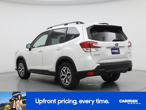 White 2022 Subaru Forester Premium