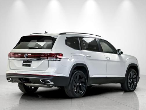 Opal White Pearl 2026 Volkswagen Atlas 2.0T SE w/Technology