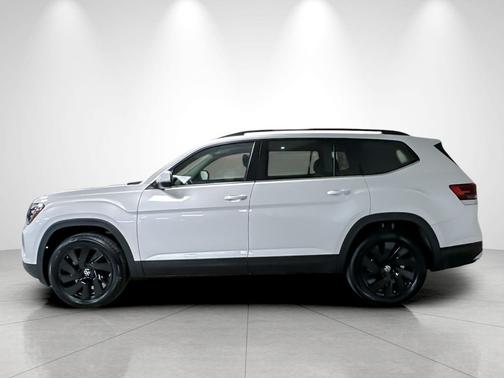 Opal White Pearl 2026 Volkswagen Atlas 2.0T SE w/Technology