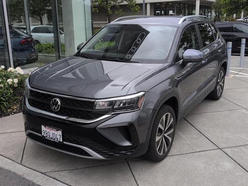 Platinum Gray Metallic 2022 Volkswagen Taos 1.5T SE