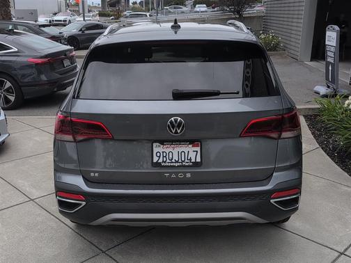 Platinum Gray Metallic 2022 Volkswagen Taos 1.5T SE