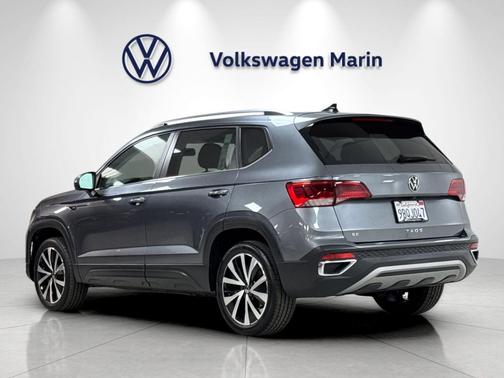 Platinum Gray Metallic 2022 Volkswagen Taos 1.5T SE