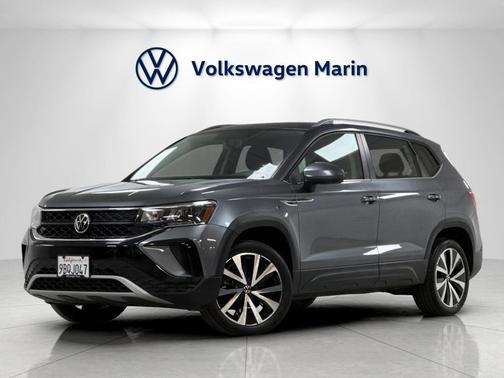 Platinum Gray Metallic 2022 Volkswagen Taos 1.5T SE