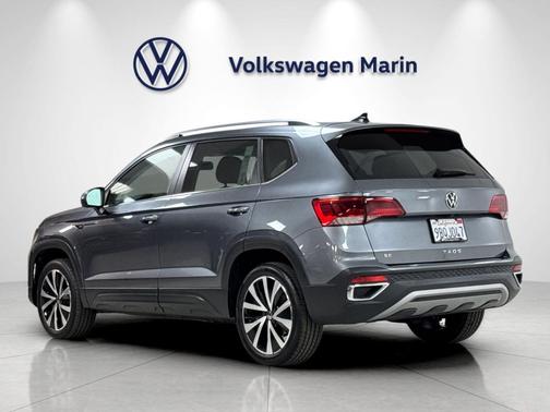Platinum Gray Metallic 2022 Volkswagen Taos 1.5T SE