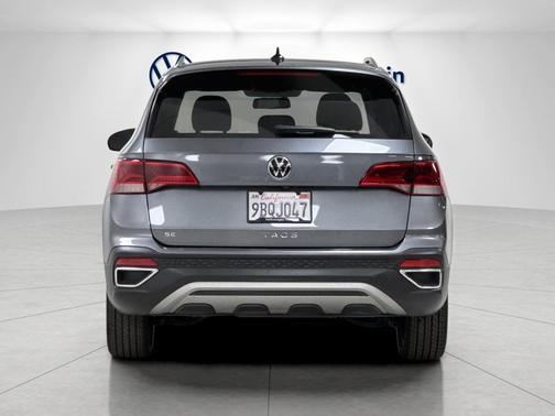 Platinum Gray Metallic 2022 Volkswagen Taos 1.5T SE