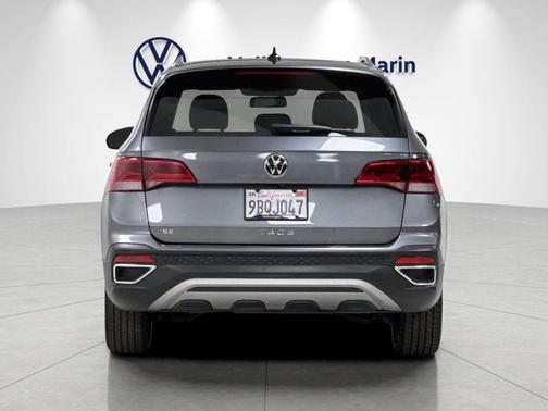 Platinum Gray Metallic 2022 Volkswagen Taos 1.5T SE