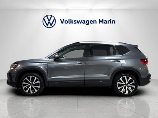 Platinum Gray Metallic 2022 Volkswagen Taos 1.5T SE