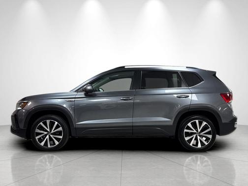 Platinum Gray Metallic 2022 Volkswagen Taos 1.5T SE
