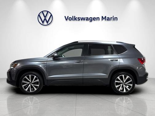 Platinum Gray Metallic 2022 Volkswagen Taos 1.5T SE