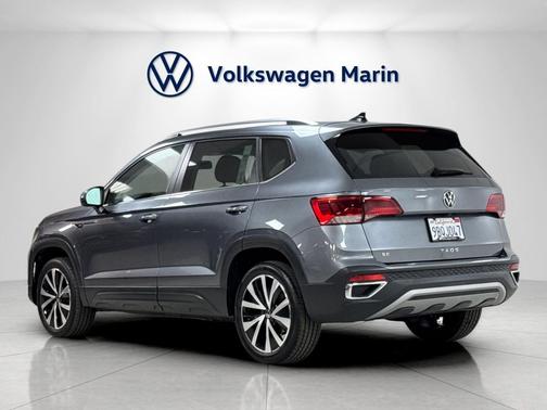 Platinum Gray Metallic 2022 Volkswagen Taos 1.5T SE
