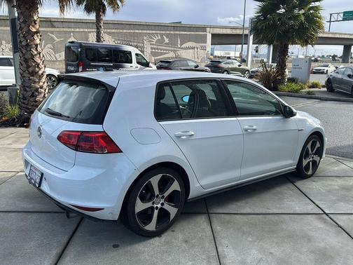 2016 Volkswagen Golf GTI 2.0T S 4-Door
