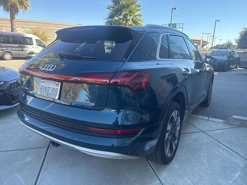 2021 Audi e-tron Prestige