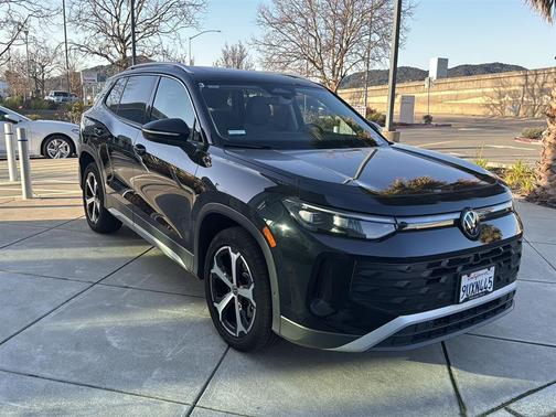 2025 Volkswagen Tiguan 2.0T SE 4MOTION